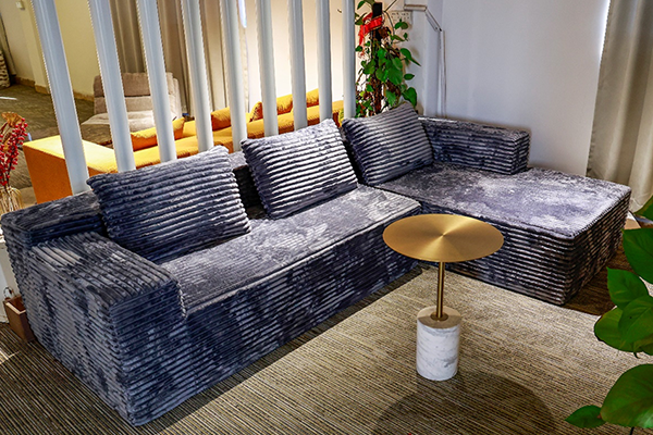 Foshan Hebe Furniture’s compressed sofas collaborate with UK cross-border e-commerce platforms.